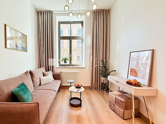 Renovēta māja, kāpņu telpa pēc kapitālā remonta, logi vērsti uz ielas pusi, guļamistabu Rīga - foto 2