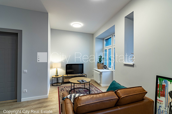 Дом во дворе, реновированный дом, благоустроенная озеленённая территория, вход с Рига - изображение 4