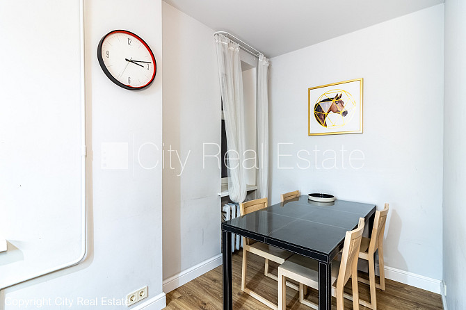 Здание во дворе, благоустроенная озеленённая территория, место для машины, Рига - изображение 11