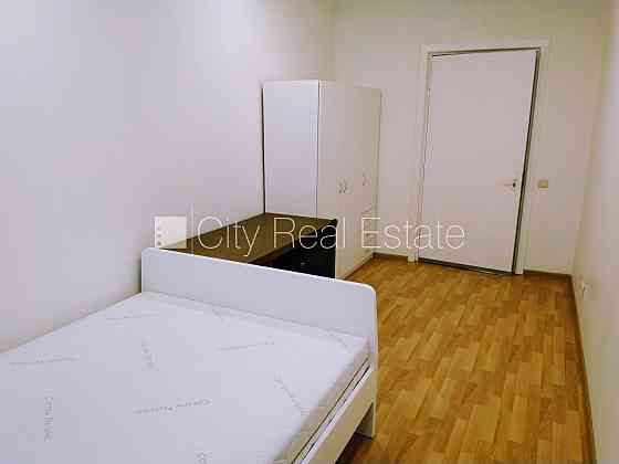 Бельэтаж, лифт, изолированные комнаты 3 шт., гостиная, одно помещение проходное, Рига