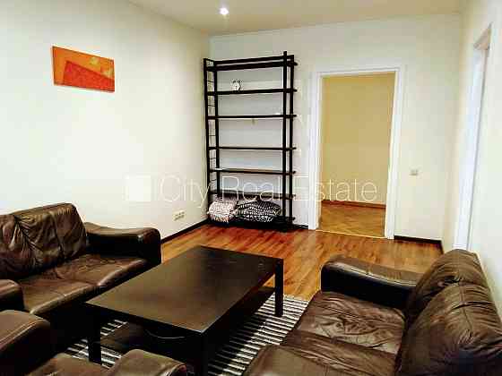 Бельэтаж, лифт, изолированные комнаты 3 шт., гостиная, одно помещение проходное, Рига