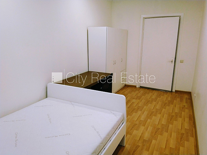 Бельэтаж, лифт, изолированные комнаты 3 шт., гостиная, одно помещение проходное, Рига - изображение 3