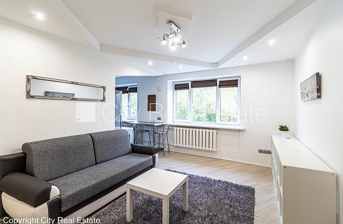 Pagalma ēka, ieeja no pagalma, kāpņu telpa pēc kosmētiskā remonta, logi vērsti uz pagalma Rīga - foto 3