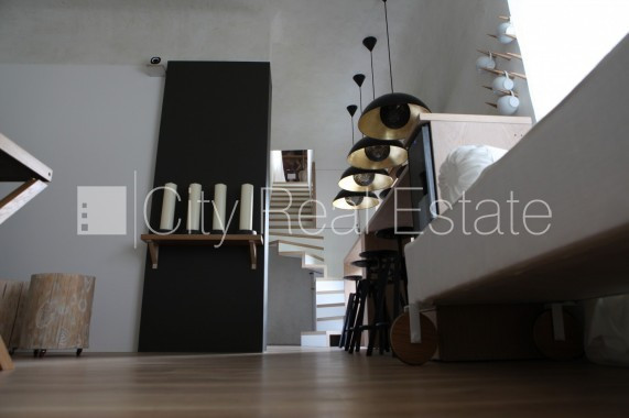 Fasādes māja, dzīvokļu skaits ēkā  12 gab., mainīts Jumta segums, labiekārtota apzaļumota Jūrmala - foto 14