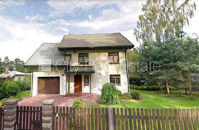 Частный дом, фасад с декоративной штукатуркой, благоустроенный озеленённый двор, Юрмала - изображение 15