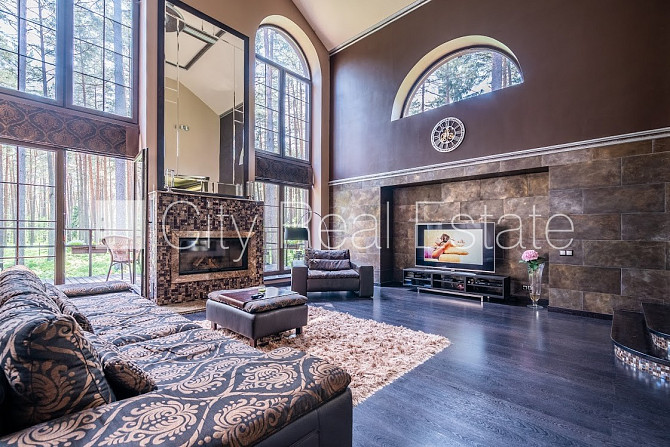 Частный дом, благоустроенный озеленённый двор, въездные ворота оснащены Юрмала - изображение 2