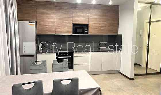 Благоустроенный озеленённый двор, закрытый двор, место для машины, терасса, Юрмала