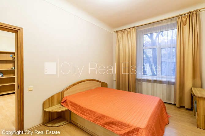 Дом во дворе, благоустроенная озеленённая территория, вход со двора, количество Рига - изображение 10