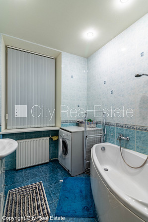 Дом во дворе, благоустроенная озеленённая территория, вход со двора, количество Рига - изображение 14