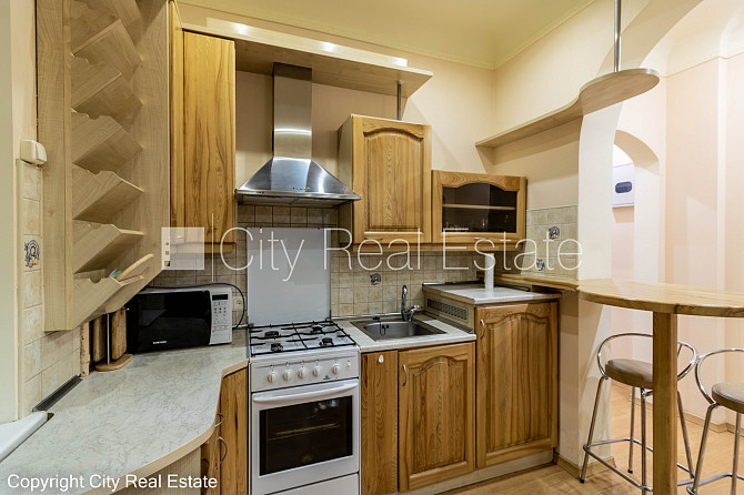 Дом во дворе, благоустроенная озеленённая территория, вход со двора, количество Рига - изображение 2