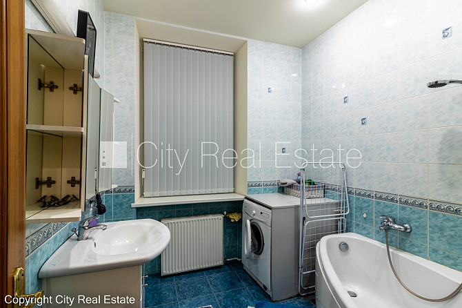 Дом во дворе, благоустроенная озеленённая территория, вход со двора, количество Рига - изображение 15