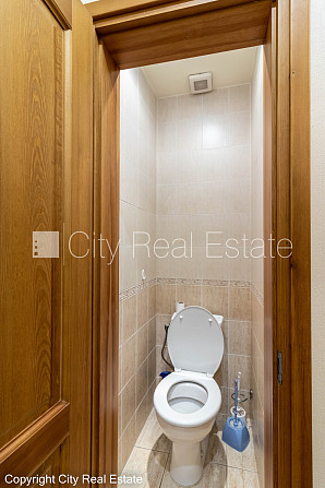 Дом во дворе, благоустроенная озеленённая территория, вход со двора, количество Рига - изображение 16