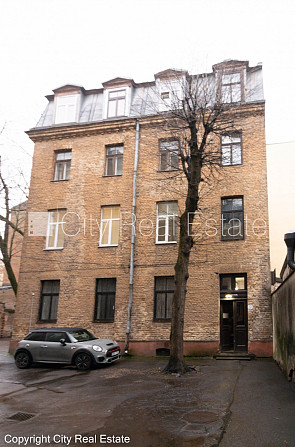 Дом во дворе, благоустроенная озеленённая территория, вход со двора, количество Рига - изображение 17