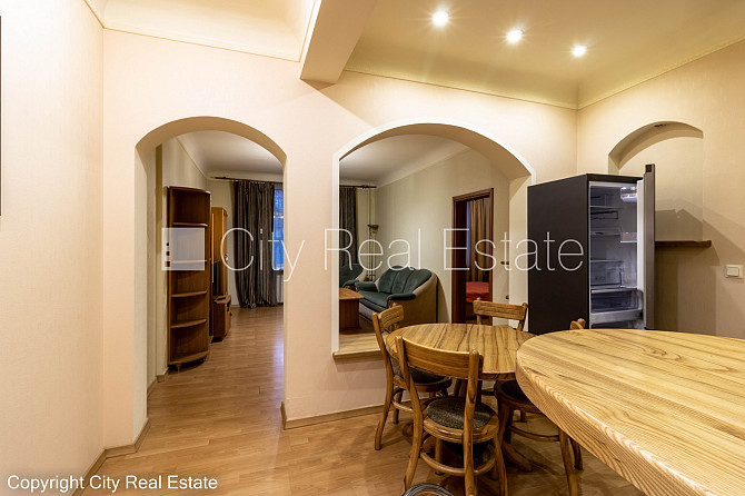 Дом во дворе, благоустроенная озеленённая территория, вход со двора, количество Рига - изображение 9