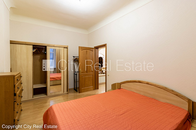 Дом во дворе, благоустроенная озеленённая территория, вход со двора, количество Рига - изображение 12