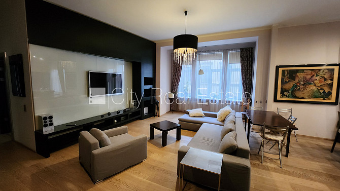 Фасадный дом, реновированный дом, вход с улицы, апартаменты люкс, лифт, лестничная Рига - изображение 2