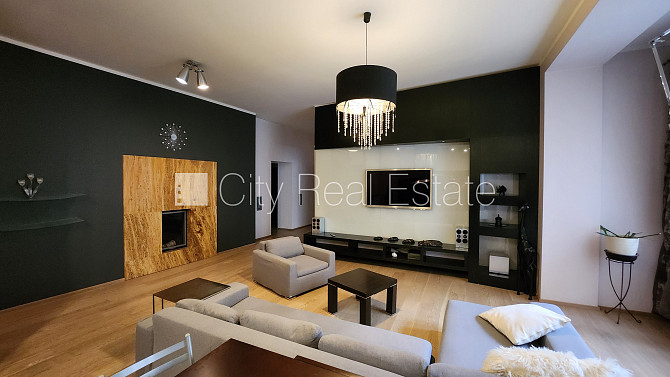 Фасадный дом, реновированный дом, вход с улицы, апартаменты люкс, лифт, лестничная Рига - изображение 1