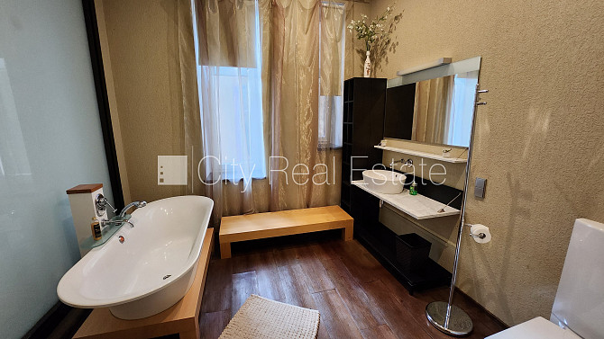 Фасадный дом, реновированный дом, вход с улицы, апартаменты люкс, лифт, лестничная Рига - изображение 11