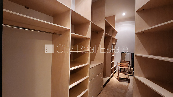 Фасадный дом, реновированный дом, вход с улицы, апартаменты люкс, лифт, лестничная Рига - изображение 10