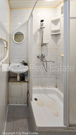 Kāpņu telpa pēc kosmētiskā remonta, lodžija, istabas izolētas 2 gab., centrālā apkure, Rīga - foto 18