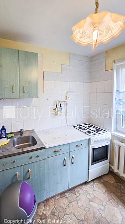 Kāpņu telpa pēc kosmētiskā remonta, lodžija, istabas izolētas 2 gab., centrālā apkure, Rīga - foto 7