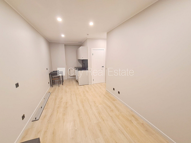 Pagalma māja, renovēta māja, iežogota teritorija, vieta automašīnai, kāpņu telpa pēc Rīga - foto 17