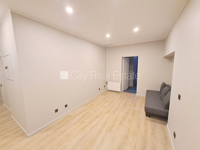 Pagalma māja, renovēta māja, iežogota teritorija, vieta automašīnai, kāpņu telpa pēc Rīga - foto 20