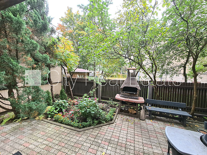 Фасадный дом, благоустроенный озеленённый двор, закрытый двор, территория Рига - изображение 11