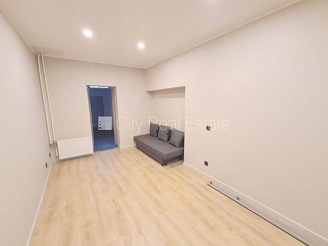 Pagalma māja, renovēta māja, iežogota teritorija, vieta automašīnai, kāpņu telpa pēc Rīga - foto 19