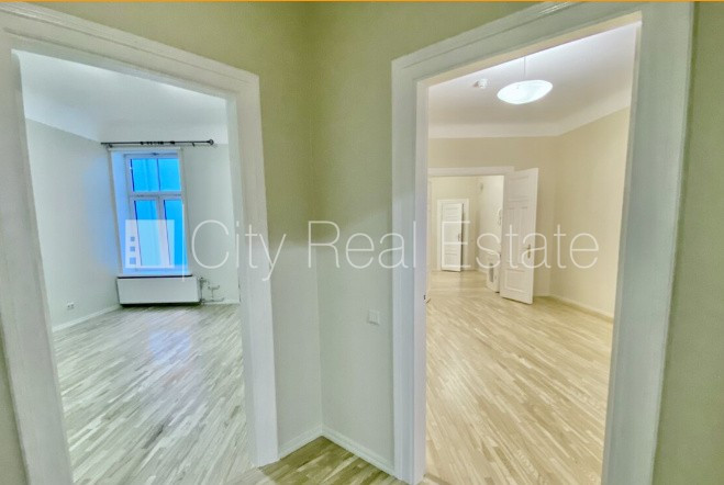 Pagalma ēka, ieeja no pagalma, ir lifts, sauna, guļamistabu skaits 3 gab., viesistaba, sporta Rīga - foto 3