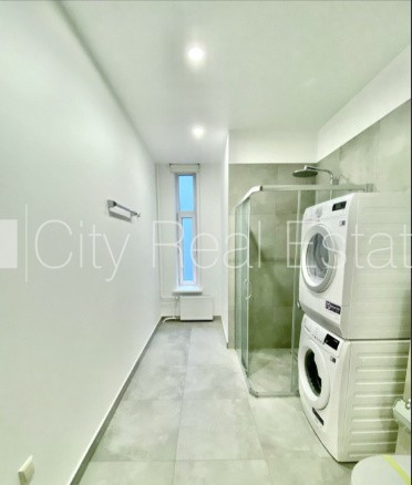 Pagalma ēka, ieeja no pagalma, ir lifts, sauna, guļamistabu skaits 3 gab., viesistaba, sporta Rīga - foto 11