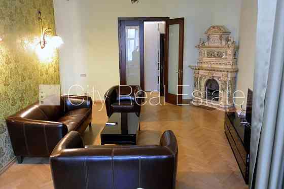 Фасадный дом, закрытая территория, вход с улицы, лифт, балкон, количество спален 2 Rīga