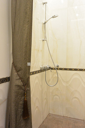 Fasādes māja, slēgta teritorija, ieeja no ielas, ir lifts, balkons, guļamistabu skaits 2 gab., Rīga - foto 18