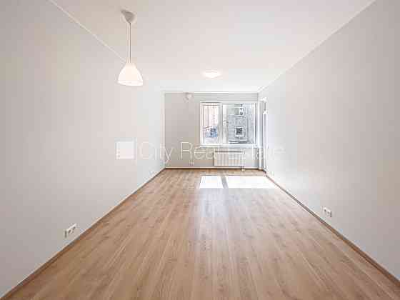 Новостройка, благоустроенный озеленённый двор, гараж на одну машину, лифт, Rīga