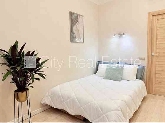 Реновированный дом, закрытый двор, лифт, лестничная клетка после капитального Rīga