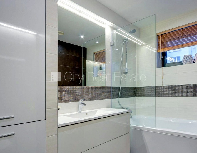 Jaunceltne, labiekārtota apzaļumota teritorija, bruģēts piebraucamais ceļš, garāža vienai Rīga - foto 12