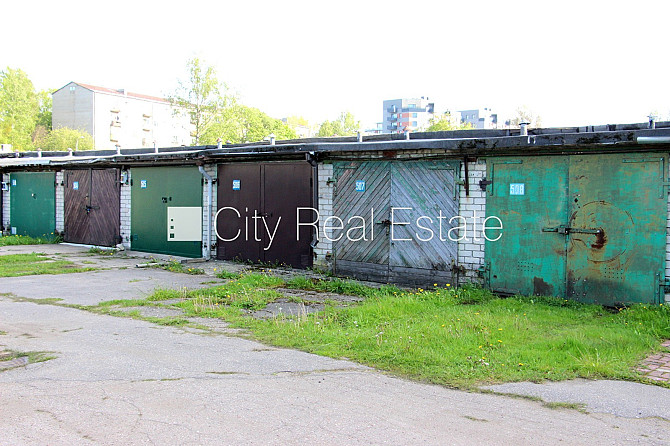 Земля в собственности, территория обнесена забором, закрытая территория, гараж Рига - изображение 2