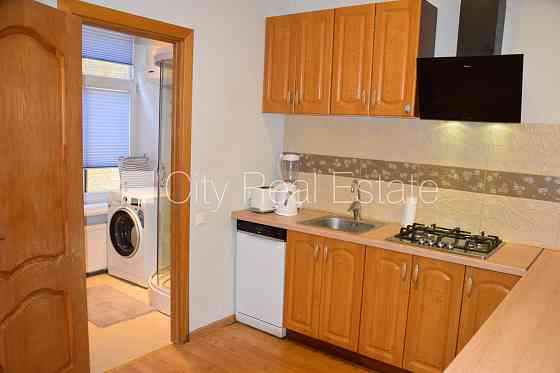 Фасадный дом, реновированный дом, закрытый двор, вход с улицы и со двора, Rīga