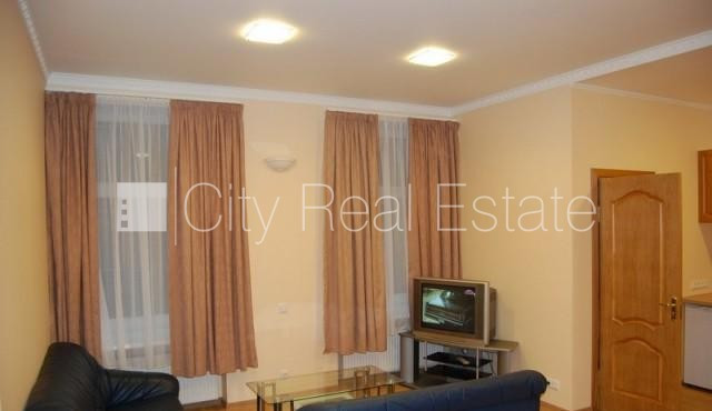 Fasādes māja, renovēta māja, slēgts pagalms, ieeja no ielas un pagalma, kāpņu telpa pēc Rīga - foto 4