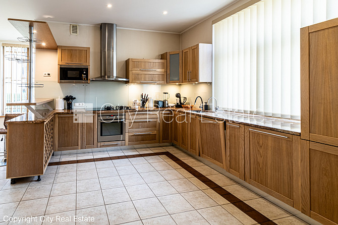 Благоустроенная озеленённая территория, закрытая территория, гараж на одну Юрмала - изображение 13