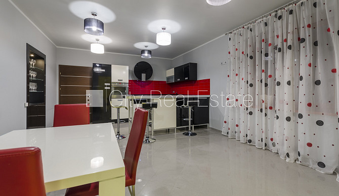 Земля в собственности, реновированный дом, поменянное покрытие крыши, кирпичные Рига - изображение 9