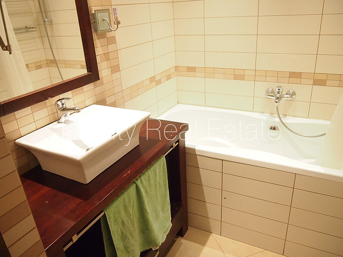 Labiekārtots apzaļumots pagalms, vieta automašīnai, iestiklota lodžija, guļamistabu skaits 2 Rīga - foto 13