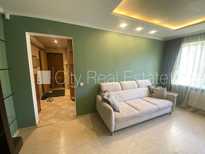 Labiekārtots apzaļumots pagalms, vieta automašīnai, iestiklota lodžija, guļamistabu skaits 2 Rīga - foto 19