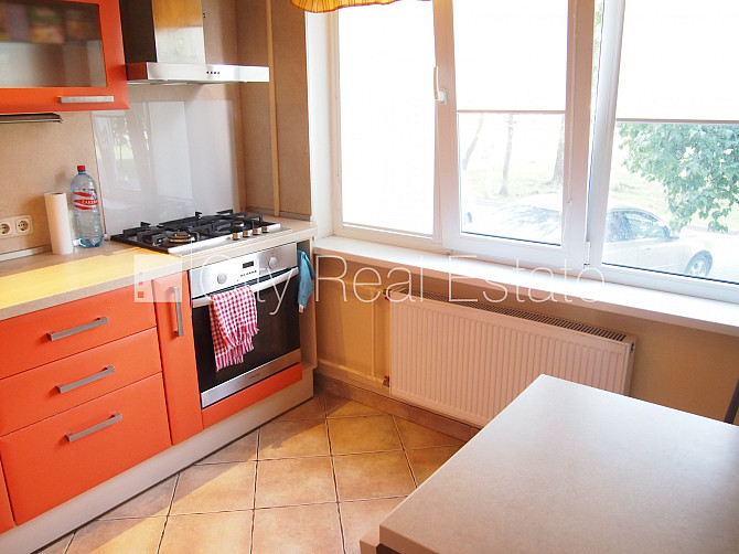 Labiekārtots apzaļumots pagalms, vieta automašīnai, iestiklota lodžija, guļamistabu skaits 2 Rīga - foto 11