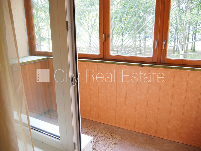 Labiekārtots apzaļumots pagalms, vieta automašīnai, iestiklota lodžija, guļamistabu skaits 2 Rīga - foto 7