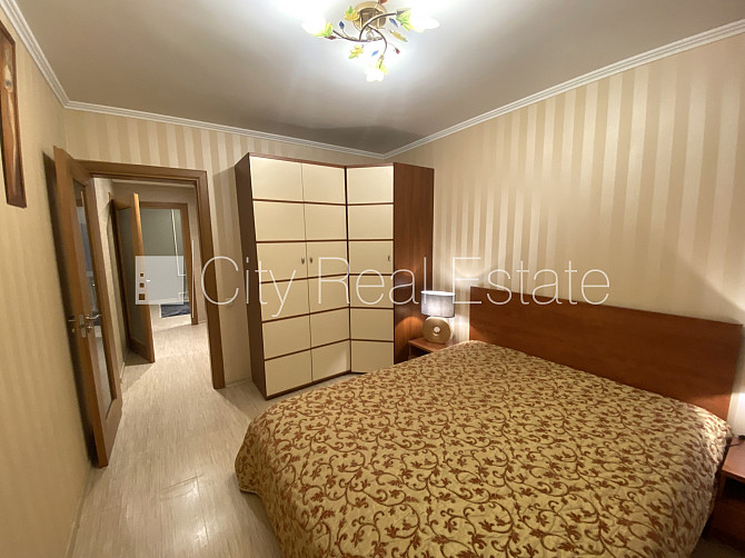 Labiekārtots apzaļumots pagalms, vieta automašīnai, iestiklota lodžija, guļamistabu skaits 2 Rīga - foto 3