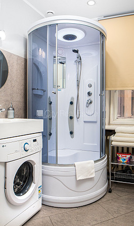 Fasādes māja, renovēta māja, ieeja no ielas, kāpņu telpa pēc kosmētiskā remonta, logi Rīga - foto 8