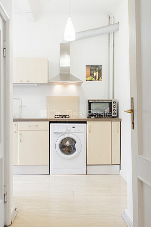 Fasādes māja, renovēta māja, ieeja no ielas, kāpņu telpa pēc kosmētiskā remonta, logi Rīga - foto 17