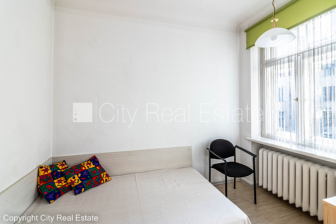 Fasādes māja, renovēta māja, ieeja no ielas, kāpņu telpa pēc kosmētiskā remonta, logi Rīga - foto 12