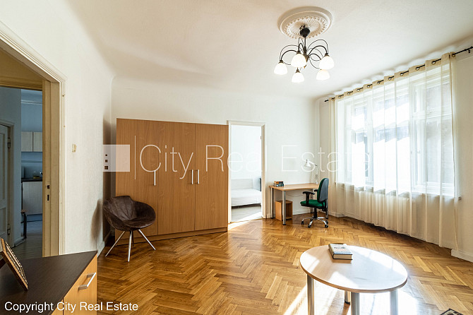 Fasādes māja, renovēta māja, ieeja no ielas, kāpņu telpa pēc kosmētiskā remonta, logi Rīga - foto 3